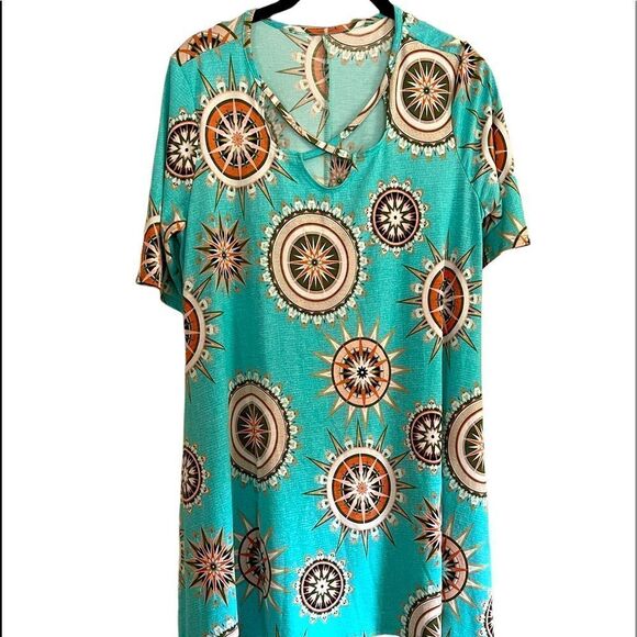 Soft Tunic w/ Hidden Pockets - Picture 1 of 3